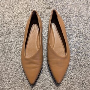 Vince Women's NWOB Lex Asymmetrical Pointed Toe Flats In Mustard Leather